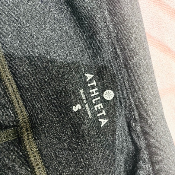 ✨🩶 ATHLETA Flare Pant 🩶✨ - Picture 4 of 6